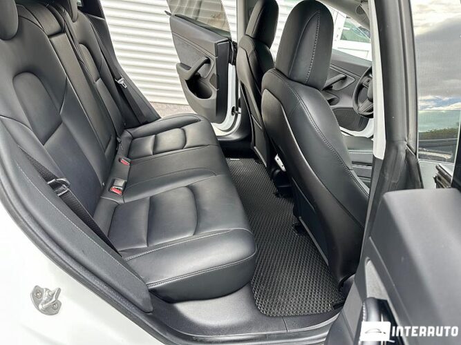 Tesla Model 3 44 interauto-car