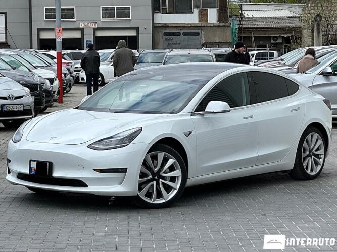 Tesla Model 3 30 interauto-car