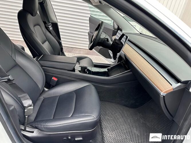 Tesla Model 3 35 interauto-car