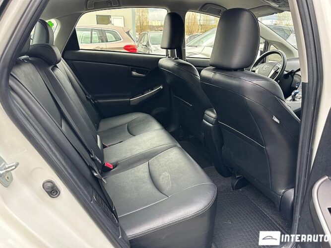 Toyota Prius 38 interauto-car