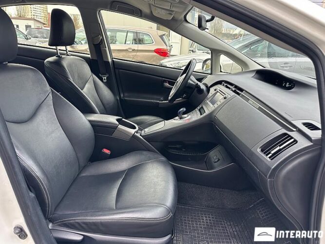 Toyota Prius 37 interauto-car