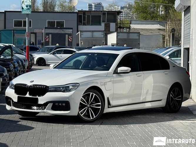 BMW 740e 37 interauto-car