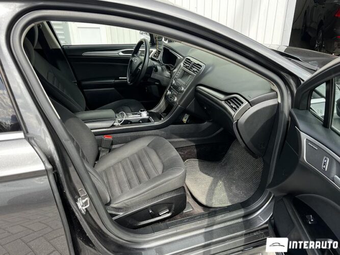 Ford Fusion 33 interauto-car