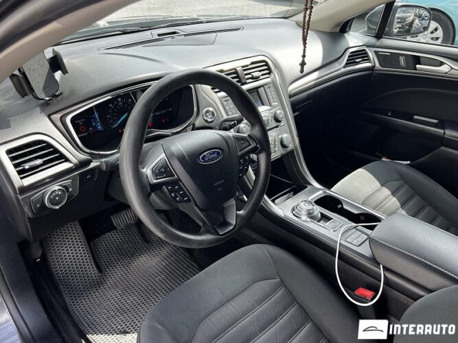 Ford Fusion 34 interauto-car