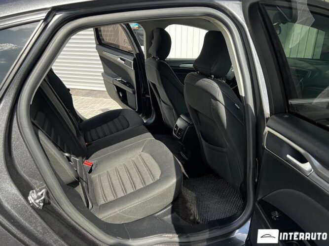 Ford Fusion 43 interauto-car