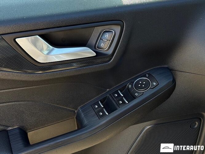 Ford Kuga 37 interauto-car