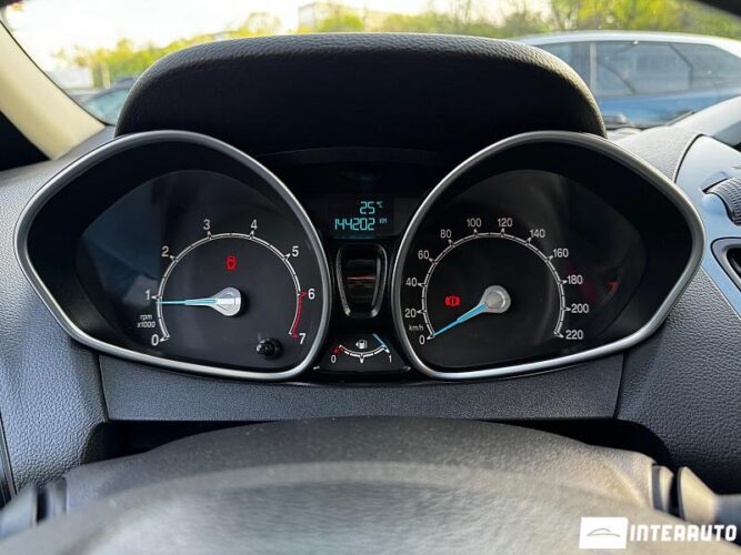 Ford B-MAX 37 interauto-car