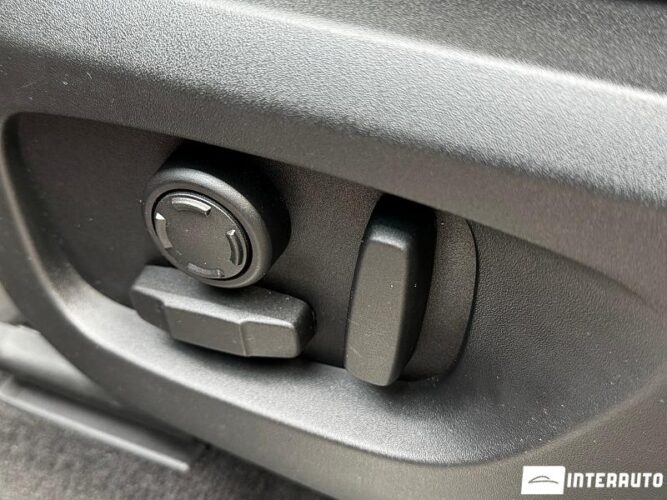 Land Rover Discovery Sport 54 interauto-car