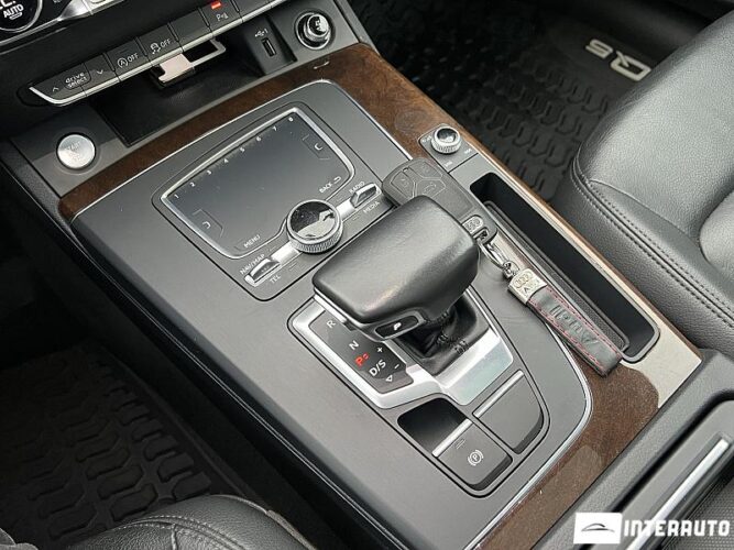 Audi Q5 53 interauto-car