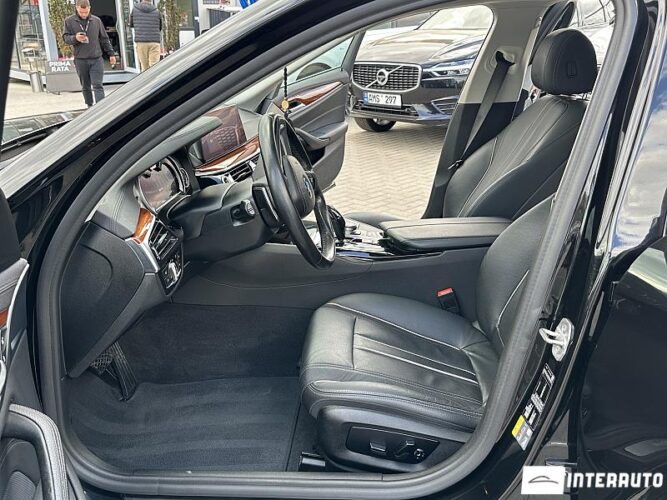 BMW 530e 36 interauto-car