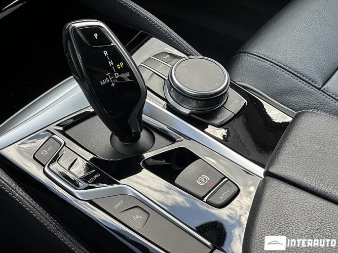 BMW 530e 43 interauto-car