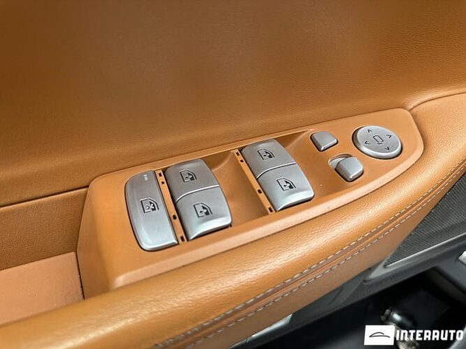 BMW 740e 43 interauto-car