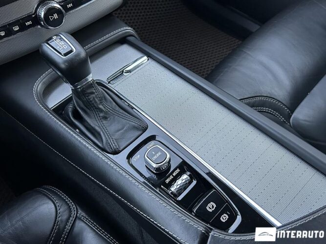 Volvo XC 90 42 interauto-car