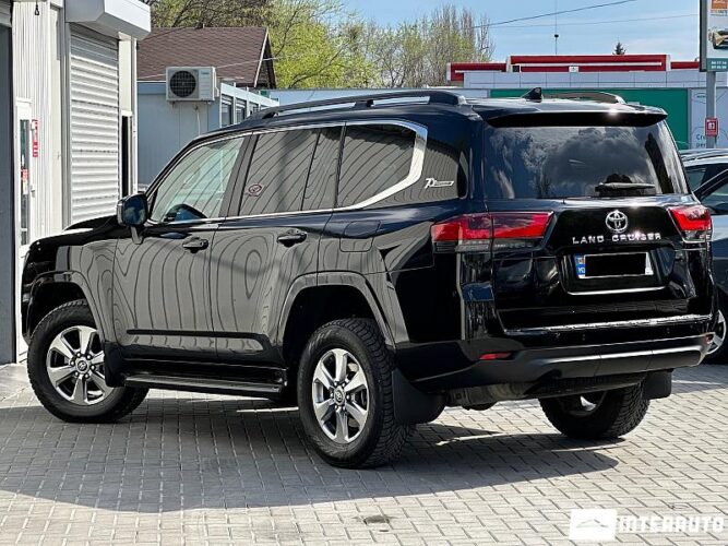Toyota Land Cruiser 36 interauto-car