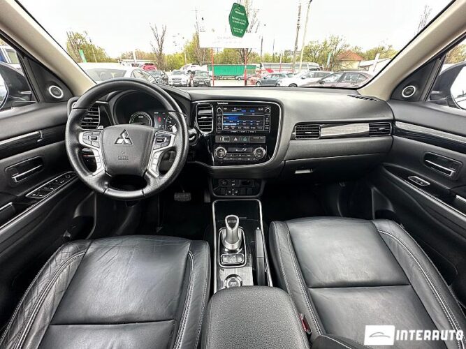Mitsubishi Outlander 40 interauto-car