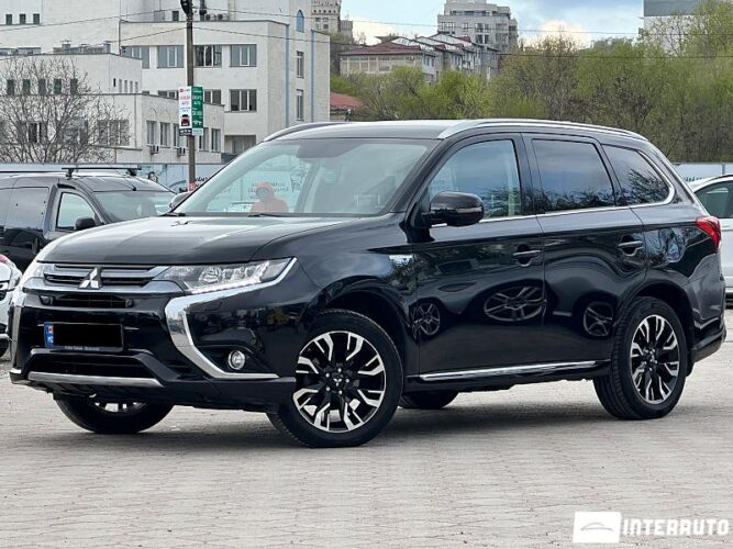 Mitsubishi Outlander 32 interauto-car