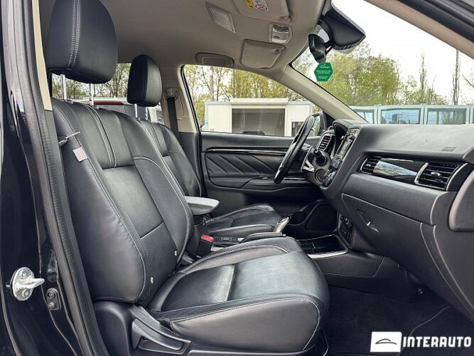 Mitsubishi Outlander 46 interauto-car