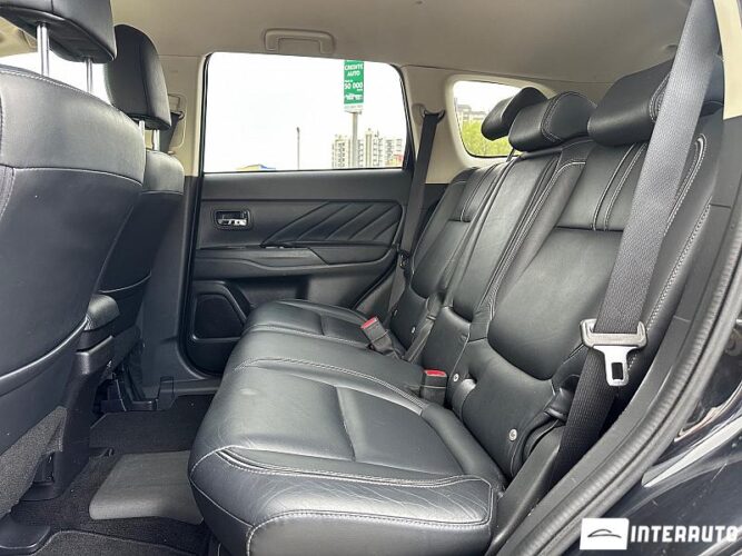 Mitsubishi Outlander 49 interauto-car