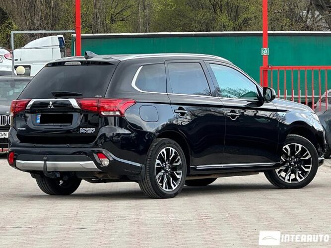 Mitsubishi Outlander 34 interauto-car