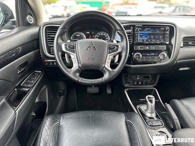 Mitsubishi Outlander 41 interauto-car
