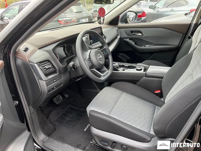 Nissan Rogue 37 interauto-car