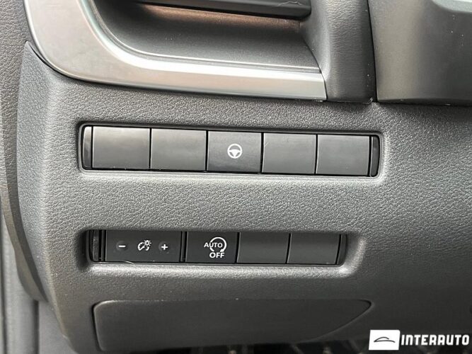 Nissan Rogue 40 interauto-car