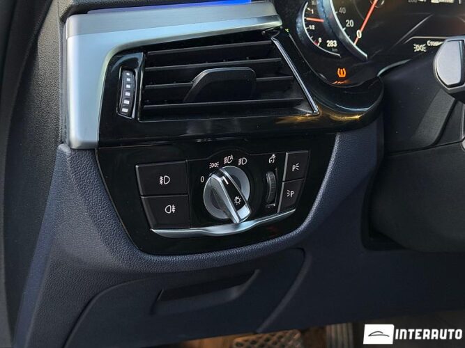 BMW 530e 42 interauto-car