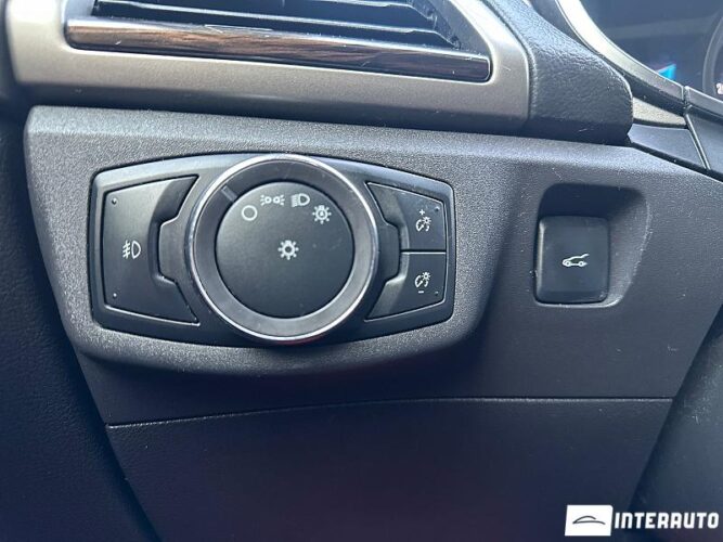 Ford Fusion 38 interauto-car