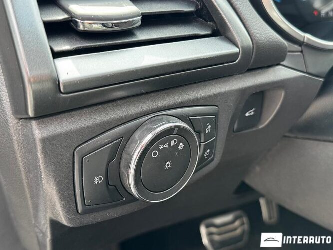 Ford Fusion 44 interauto-car