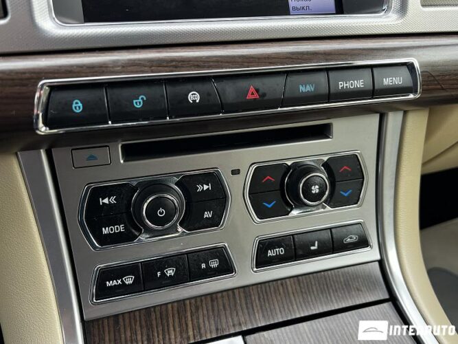 Jaguar XF 40 interauto-car