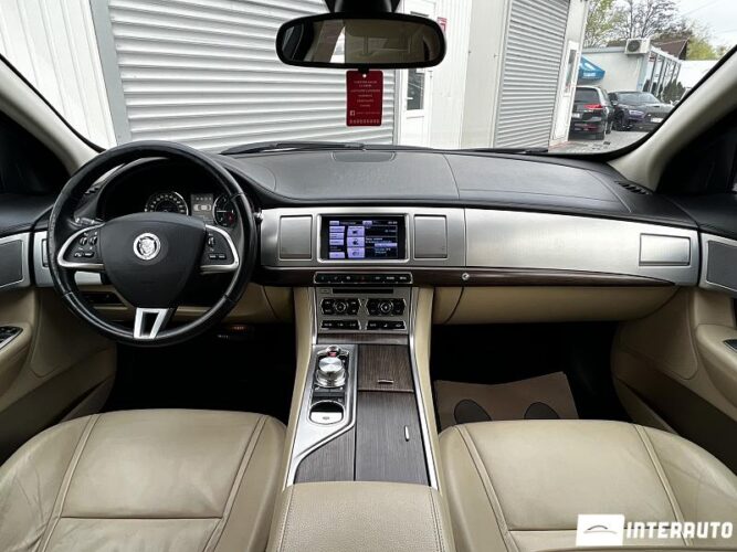 Jaguar XF 36 interauto-car