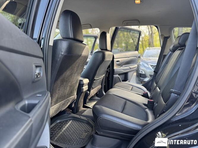 Mitsubishi Outlander 47 interauto-car
