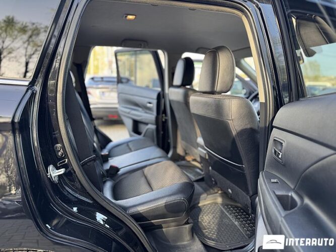 Mitsubishi Outlander 48 interauto-car