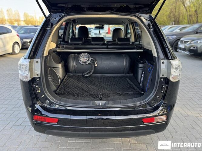 Mitsubishi Outlander 35 interauto-car