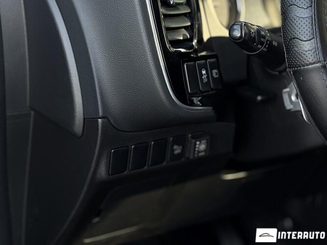 Mitsubishi Outlander 39 interauto-car