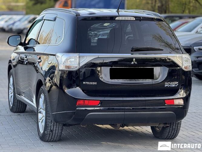 Mitsubishi Outlander 34 interauto-car