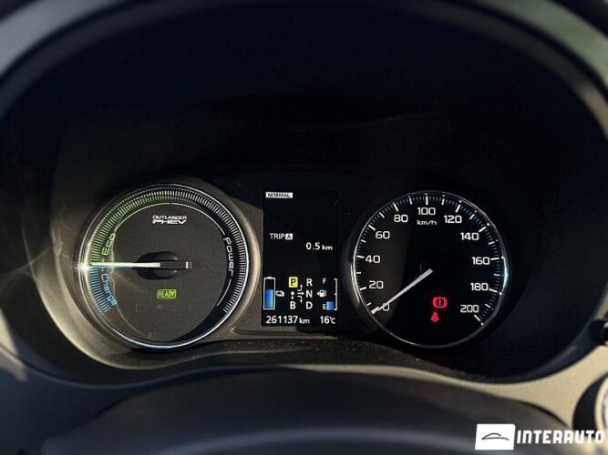 Mitsubishi Outlander 41 interauto-car