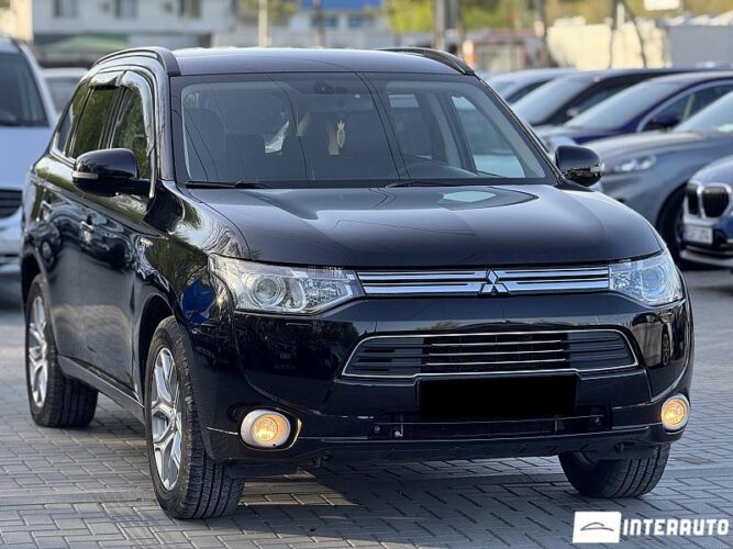 Mitsubishi Outlander 33 interauto-car