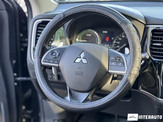 Mitsubishi Outlander 40 interauto-car