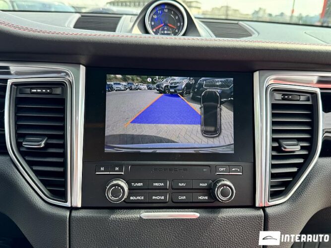 Porsche Macan 49 interauto-car