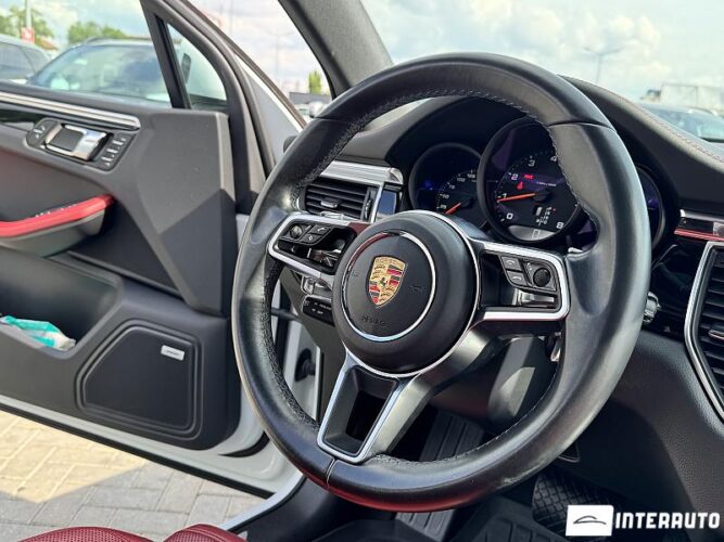 Porsche Macan 46 interauto-car
