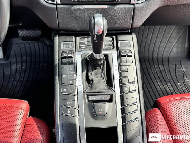 Porsche Macan 50 interauto-car