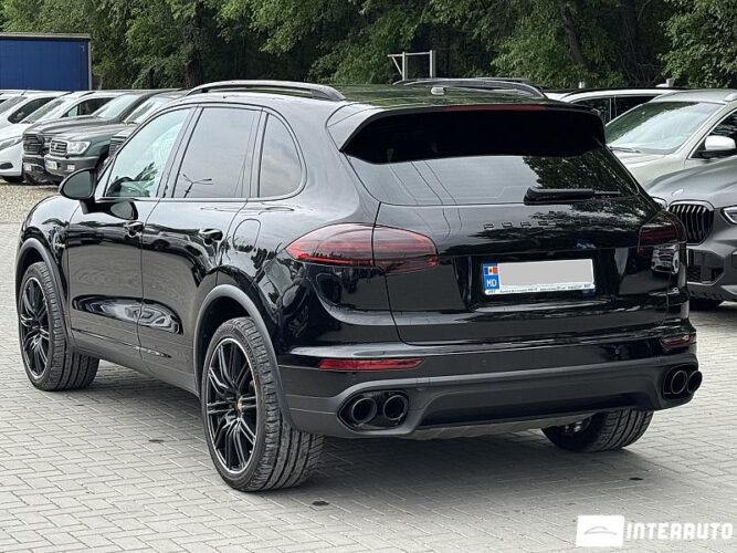 Porsche Cayenne S Hybrid 33 interauto-car