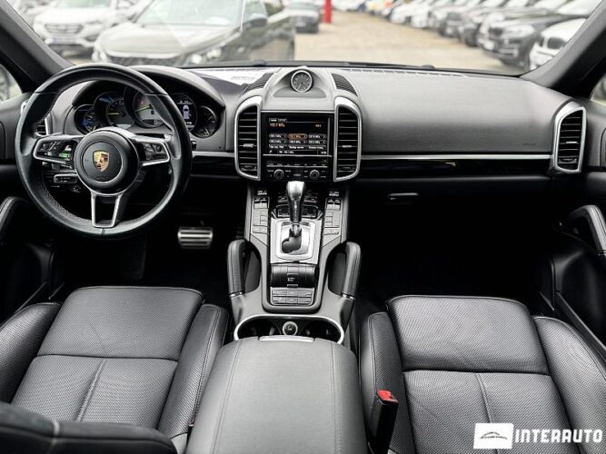 Porsche Cayenne S Hybrid 36 interauto-car