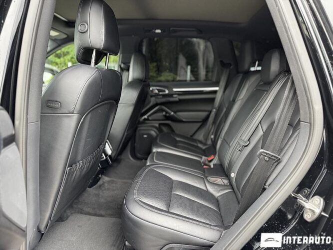 Porsche Cayenne S Hybrid 38 interauto-car