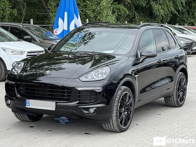 Porsche Cayenne S Hybrid 30 interauto-car