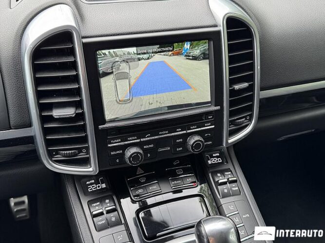 Porsche Cayenne S Hybrid 42 interauto-car