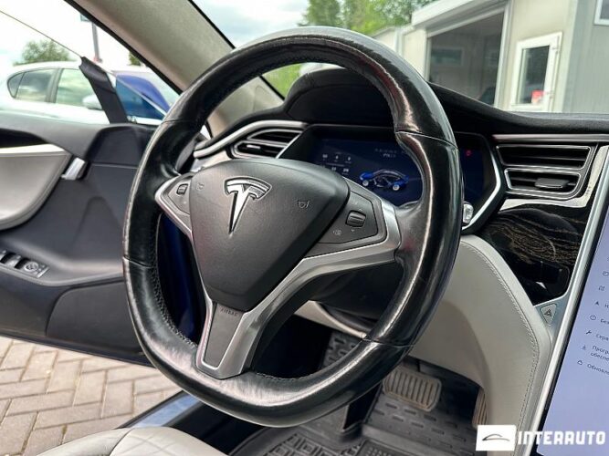 Tesla Model S 39 interauto-car