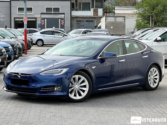 Tesla Model S 28 interauto-car