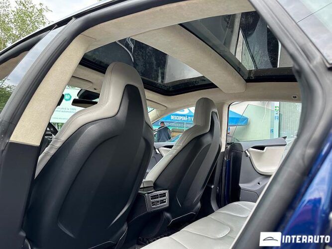Tesla Model S 36 interauto-car